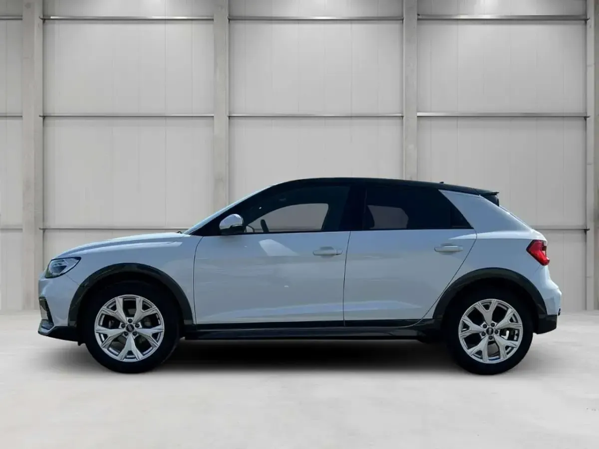 Gebraucht Audi A1 Ambiente 150 PS (110 kW) 2022 Gletscherweiß metallic SUV