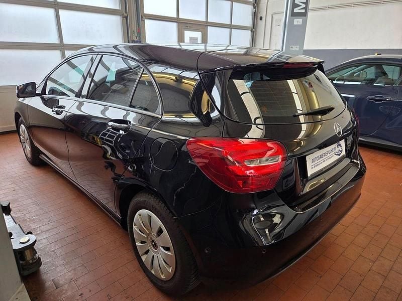 Gebraucht Mercedes A180 122 PS (89 kW) 2017 Schwarz Limousine
