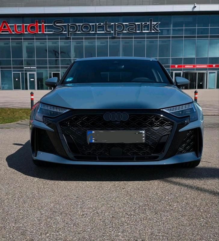 Grau Gebraucht 2025 Audi RS3 Premium Kleinwagen | 60.950 € (Superpreis) - Bild 1/4