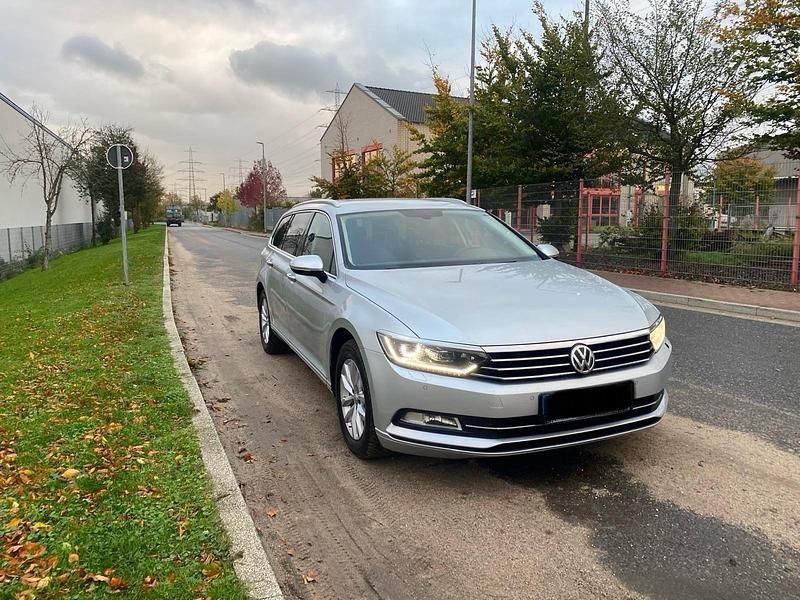 Silber Gebraucht 2019 VW Passat Kombi | 11.199 € (Superpreis) - Bild 1/4