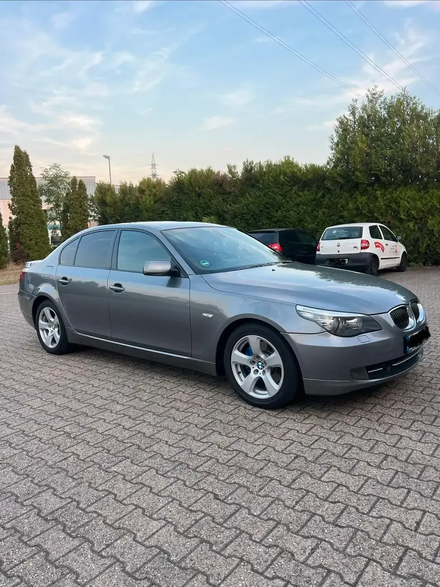 Gebraucht BMW 525 218 PS (160 kW) 2008 Grau Limousine