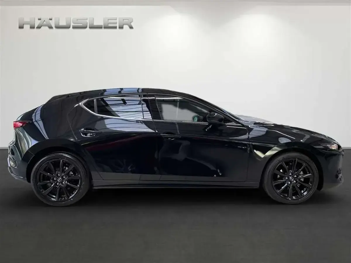 Neu Mazda 3 Homura-Line 140 PS (102 kW) 2026 Schwarz Limousine