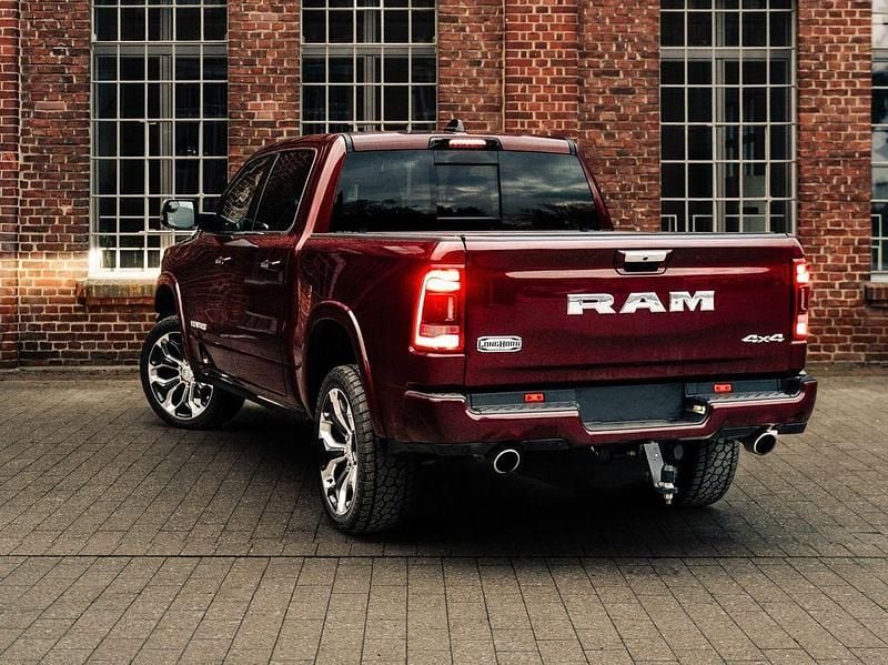 Gebraucht Dodge Ram Limited 401 PS (294 kW) 2023 Rot Abholung