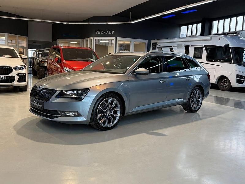 Grau Gebraucht 2019 Skoda Superb LAURIN & KLEMENT Kombi | 25.810 € (Guter Preis) - Bild 1/4