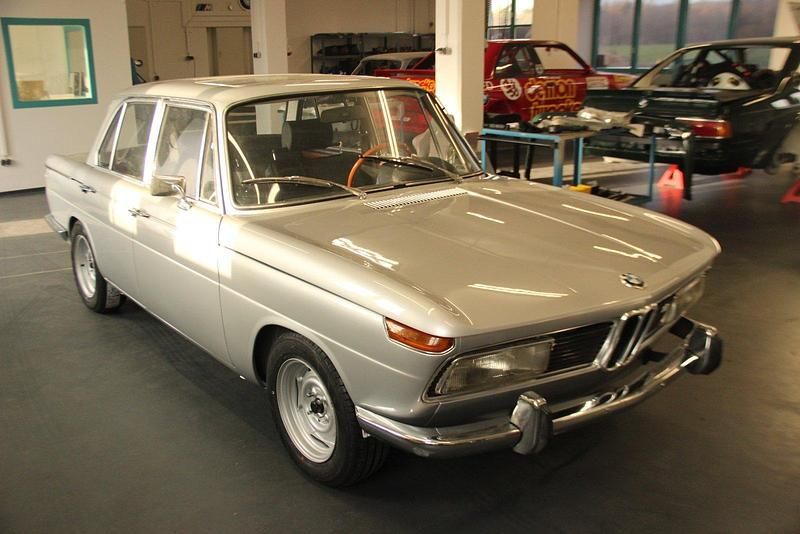 Silber Gebraucht 1971 BMW 2000 Limousine | 24.900 € - Bild 1/4