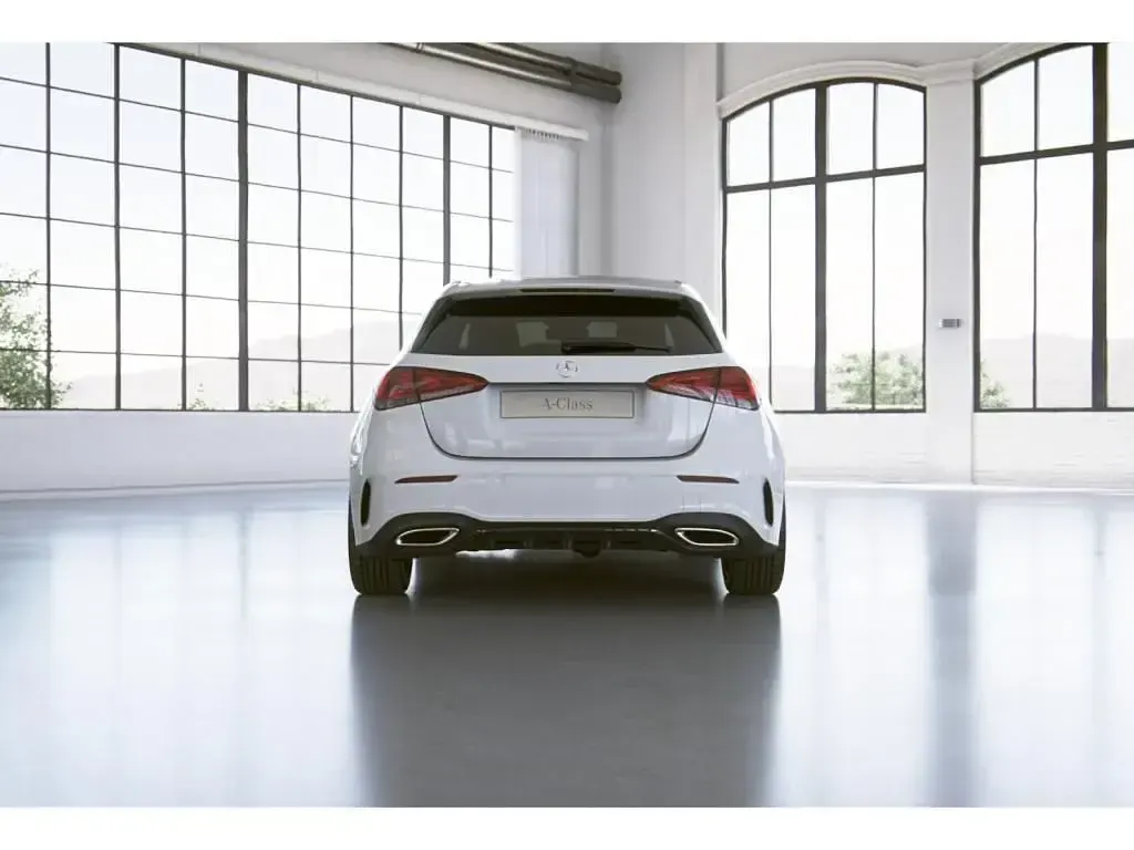 Gebraucht Mercedes A200 AMG 163 PS (119 kW) 2019 Polarweiß uni Limousine