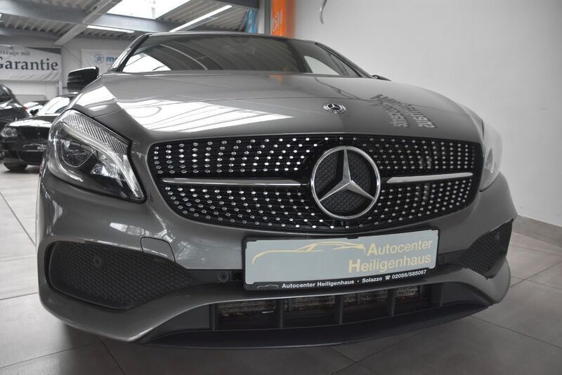 Grau Gebraucht 2017 Mercedes A200 AMG Limousine | 14.980 € (Fairer Preis) - Bild 1/4
