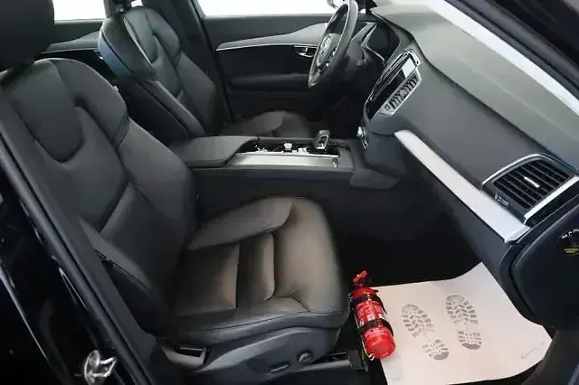 Gebraucht Volvo XC90 Momentum 250 PS (183 kW) 2021 Schwarz SUV