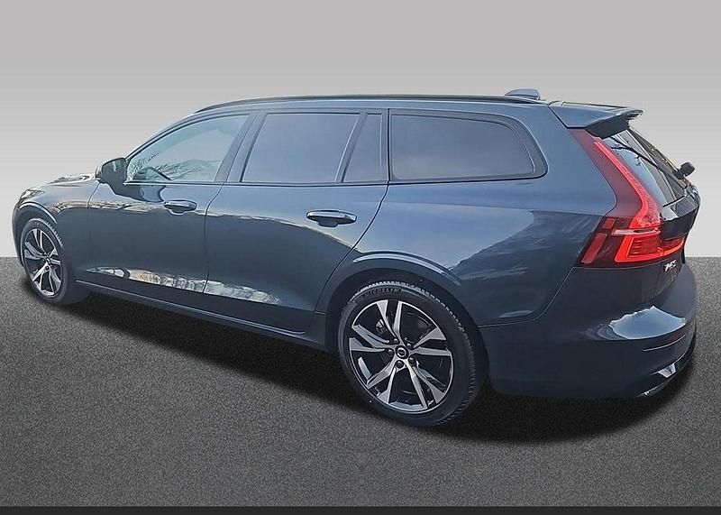 Gebraucht Volvo V60 Plus 197 PS (144 kW) 2025 Blau Kombi