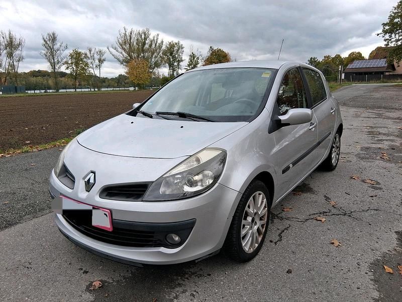 Silber Gebraucht 2007 Renault Clio II Dynamique Limousine | 1.000 € (Guter Preis) - Bild 1/4