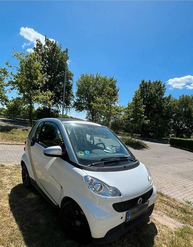 Weiß Gebraucht 2015 Smart ForTwo Coupé Coupé | 5.999 € - Bild 1/4