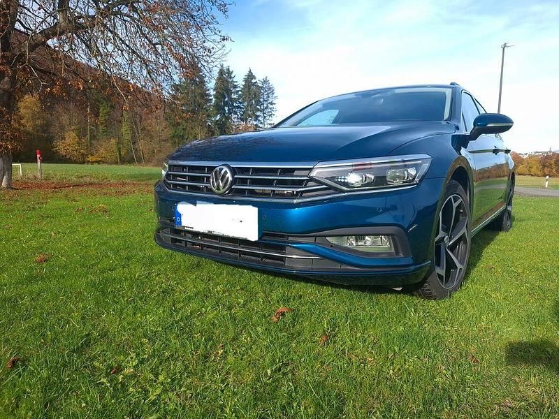 Blau Gebraucht 2020 VW Passat Business Kombi | 20.500 € (Superpreis) - Bild 1/4