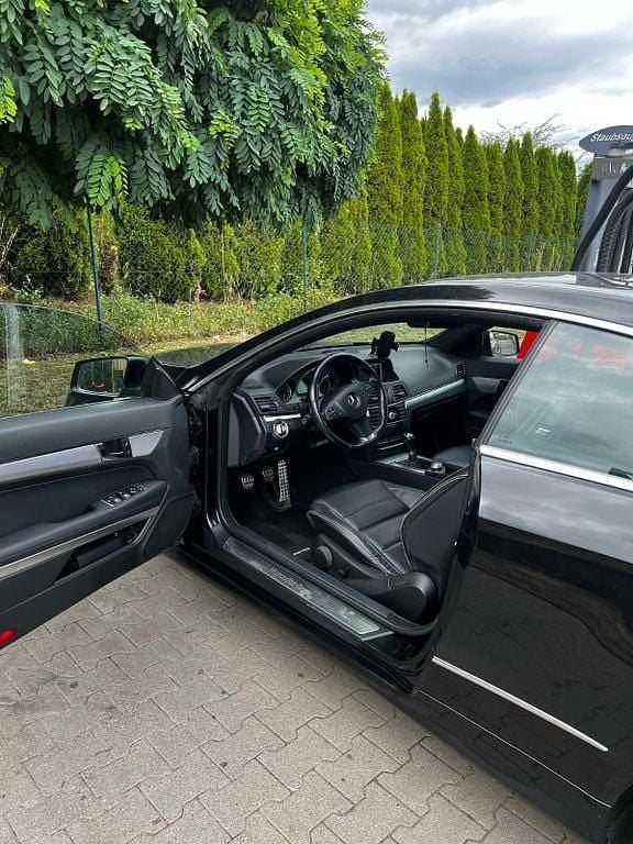 Gebraucht Mercedes E200 Avantgarde 184 PS (135 kW) 2010 Schwarz Coupé