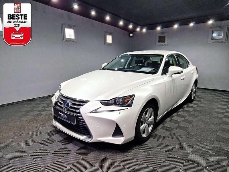 Gebraucht Lexus IS300 223 PS (164 kW) 2019 Sonic white Limousine