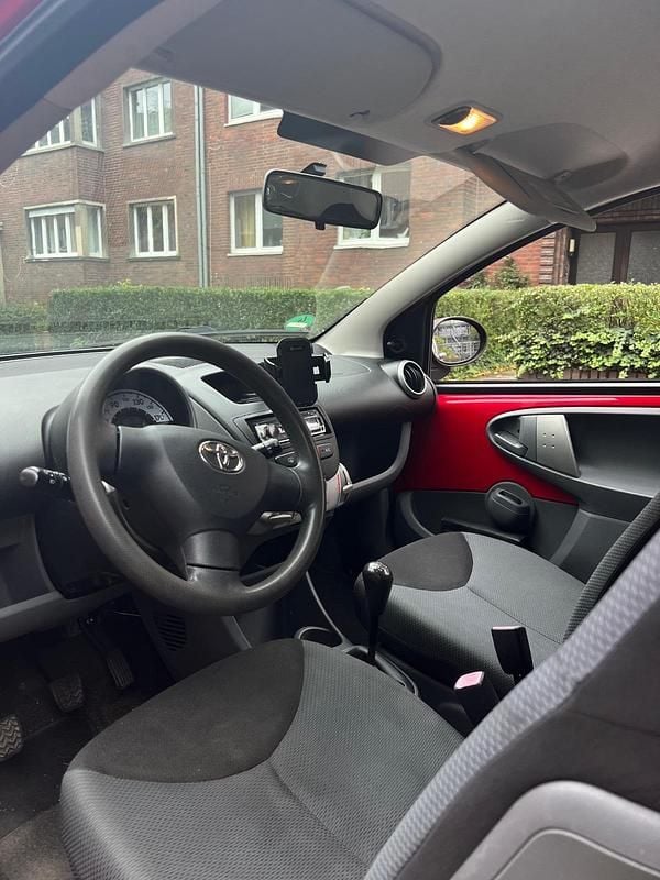 Rot Gebraucht 2006 Toyota Aygo Kleinwagen | 1.616 € (Guter Preis) - Bild 1/4