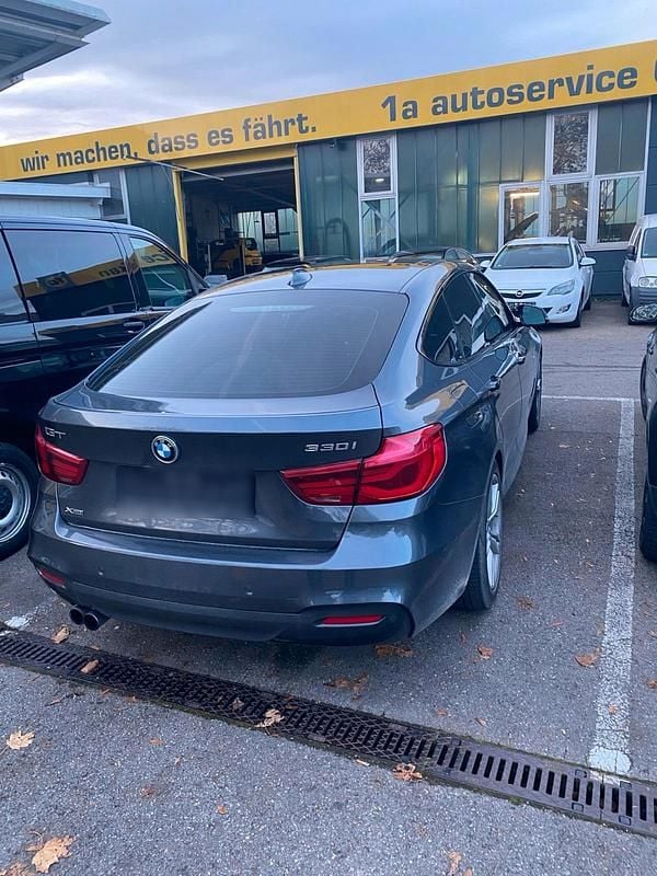 Gebraucht BMW 330 252 PS (185 kW) 2017 Grau Limousine