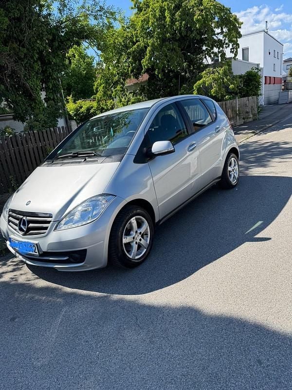 Silber Gebraucht 2009 Mercedes A150 Van / Kleinbus | 4.950 € (Fairer Preis) - Bild 1/4