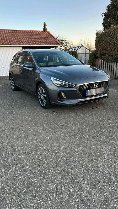 Gebraucht Hyundai i30 110 PS (80 kW) 2017 Grau Kombi