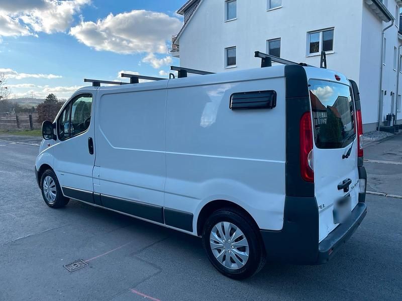 Gebraucht Opel Vivaro 115 PS (84 kW) 2012 Weiß Van / Kleinbus