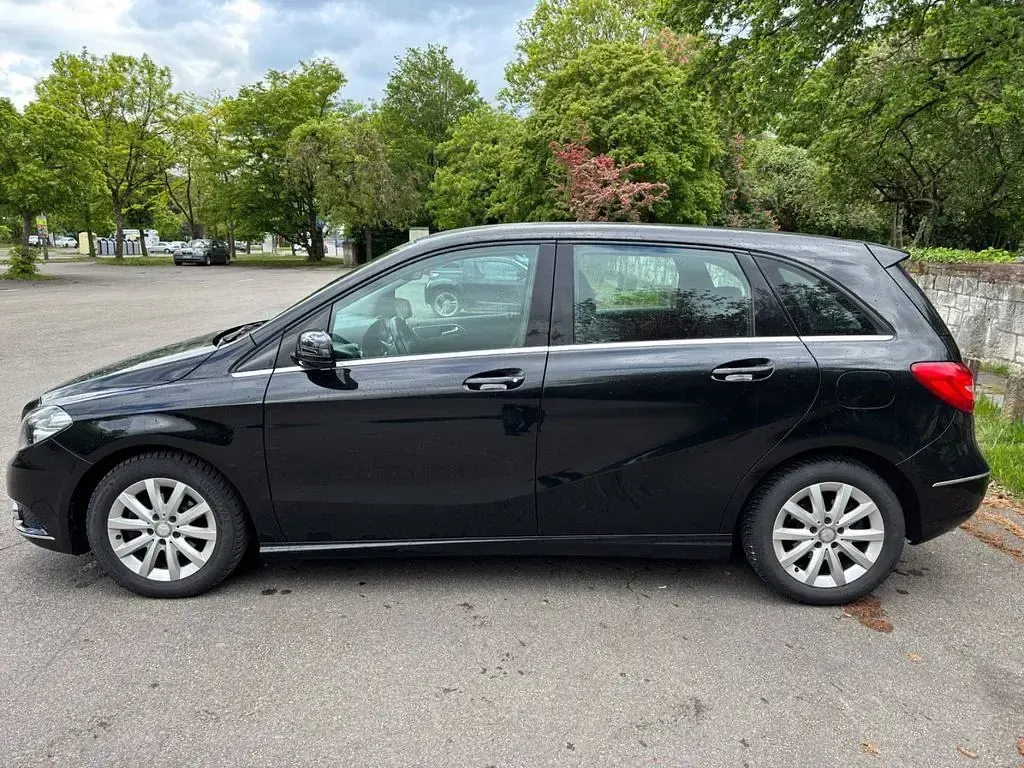 Gebraucht Mercedes B180 122 PS (89 kW) 2013 Schwarz Van / Kleinbus