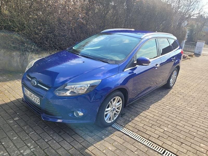 Gebraucht Ford Focus SYNC Edition 140 PS (102 kW) 2014 Blau Limousine