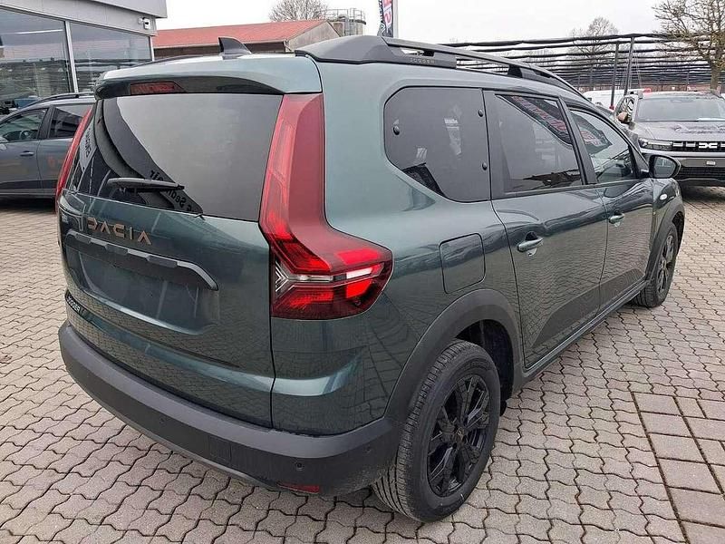 Neu Dacia Jogger Extreme 101 PS (74 kW) 2025 Grün Van / Kleinbus