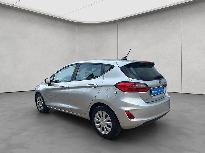 Gebraucht Ford Fiesta Cool & Connect 75 PS (55 kW) 2023 Moondust silber metallic Kleinwagen