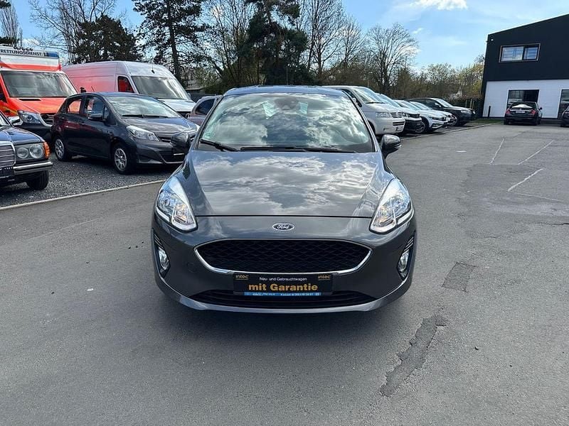 Gebraucht Ford Fiesta Cool & Connect 101 PS (74 kW) 2018 Grau Kleinwagen
