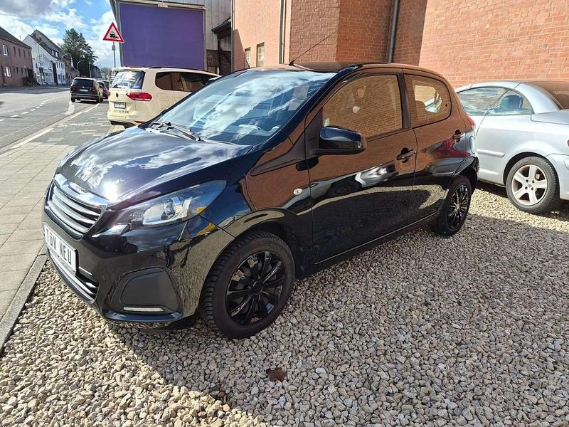 Gebraucht Peugeot 108 Active 69 PS (50 kW) 2014 Schwarze metallic klarlack Kleinwagen