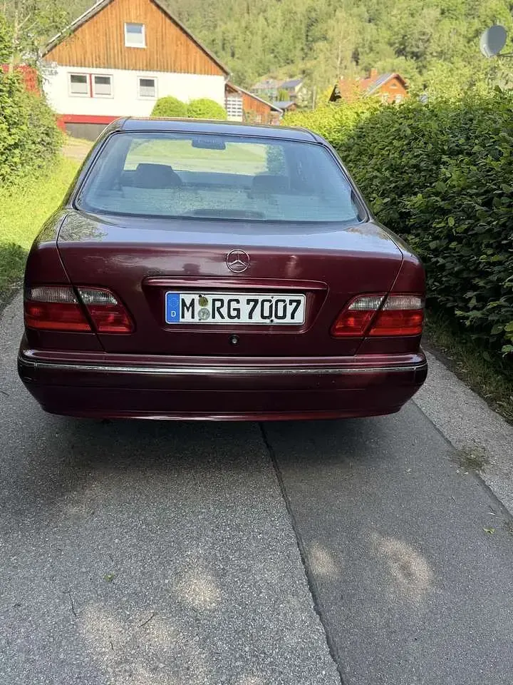 Gebraucht Mercedes E220 Elegance 143 PS (105 kW) 2000 Limousine