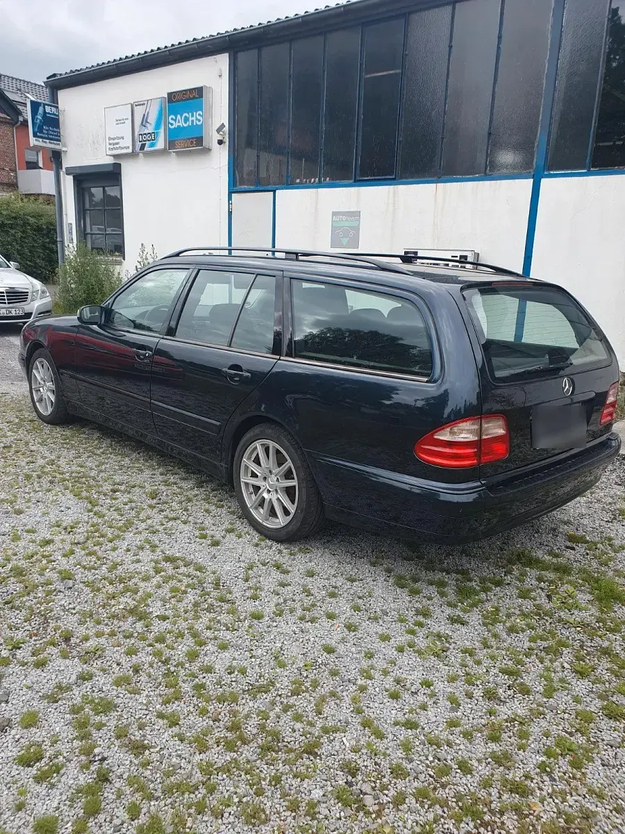 Gebraucht Mercedes E200 136 PS (100 kW) 2000 Blau Kombi