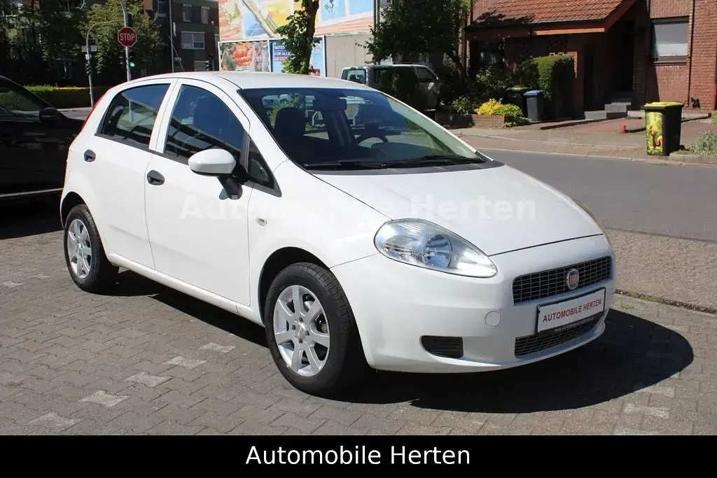 Gebraucht Fiat Grande Punto Active 77 PS (56 kW) 2009 Weiß Kleinwagen