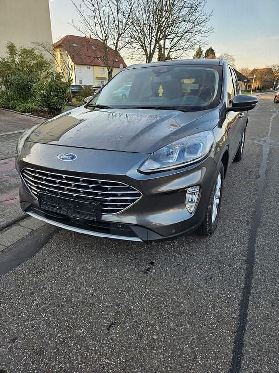 Gebraucht Ford Kuga Titanium 150 PS (110 kW) 2022 Grau SUV