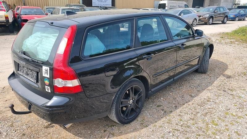 Usado Volvo V50 220 CV (161 kW) 2007 Negro Familiar