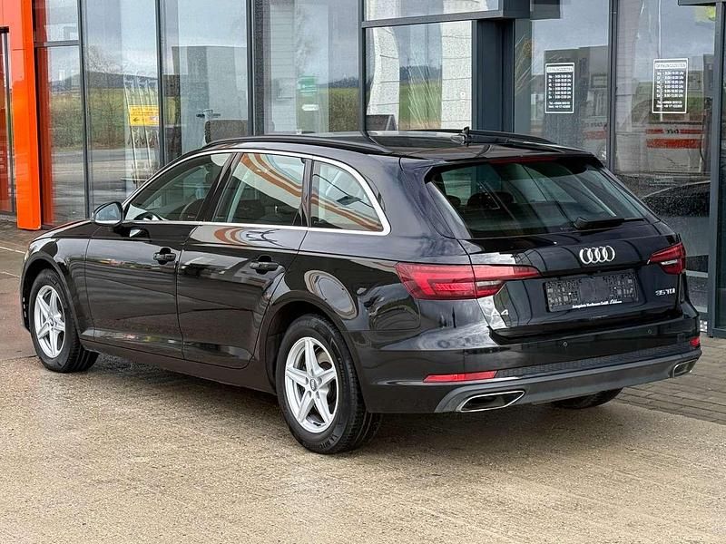 Gebraucht Audi A4 150 PS (110 kW) 2018 Mythosschwarz metallic Kombi