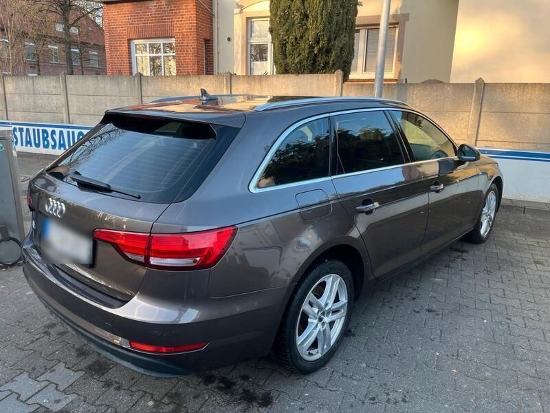 Gelb Gebraucht 2016 Audi A4 Limousine | 15.900 € - Bild 1/4