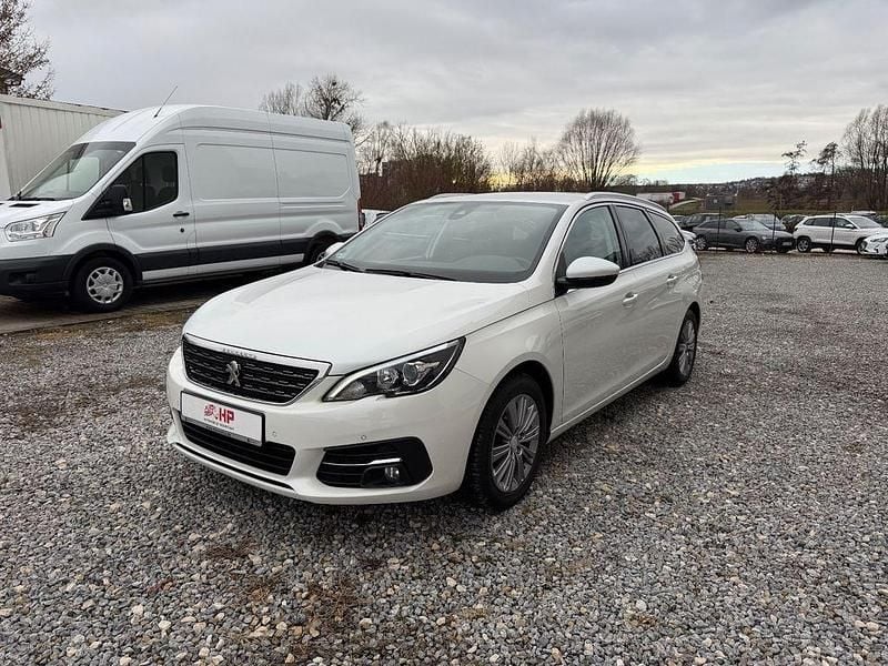 Weiß Gebraucht 2021 Peugeot 308 SW Allure Kombi | 12.399 € (Superpreis) - Bild 1/4