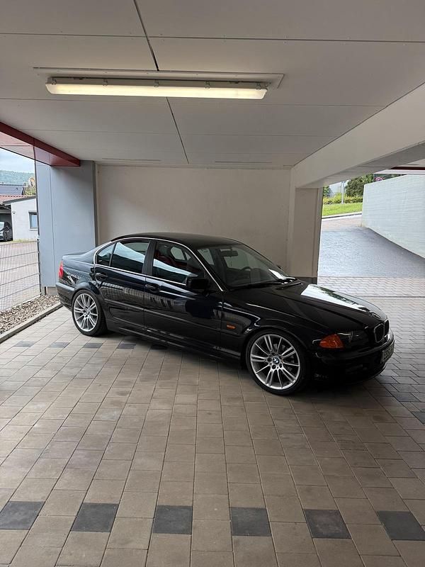Schwarz Gebraucht 1998 BMW 320 Limousine | 2.100 € (Superpreis) - Bild 1/4