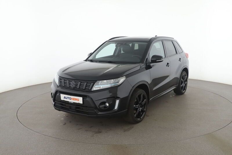 Schwarz Gebraucht 2021 Suzuki Vitara Comfort+ SUV | 21.990 € (Etwas zu teuer) - Bild 1/4