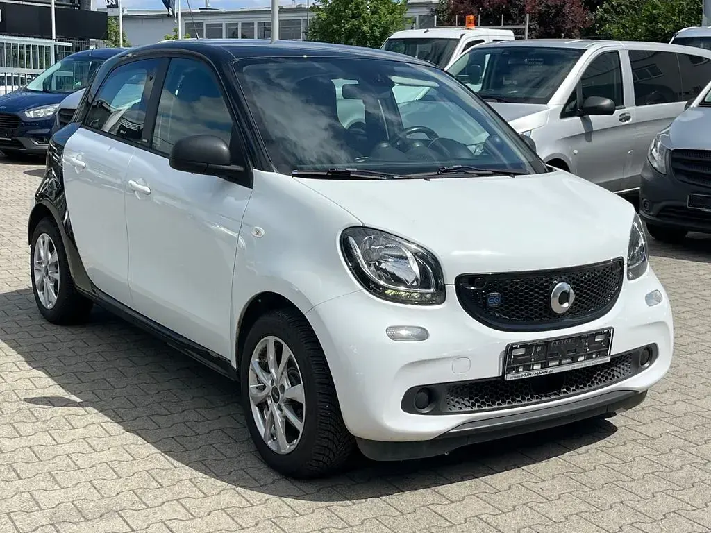 Gebraucht Smart ForFour Electric Drive 60 kW (82 PS) 2018 Weiß Limousine