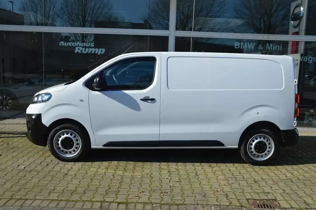 Gebraucht Opel Vivaro-e Combi 144 PS (105 kW) 2024 Lackierung weiss Van / Kleinbus