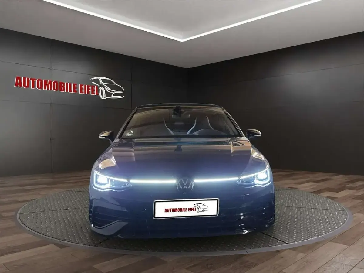 Second-hand VW Golf VIII Style 333 CP (244 kW) 2024 Negru Hatchback