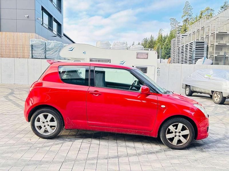 Gebraucht Suzuki Swift 92 PS (67 kW) 2009 Rot Kleinwagen