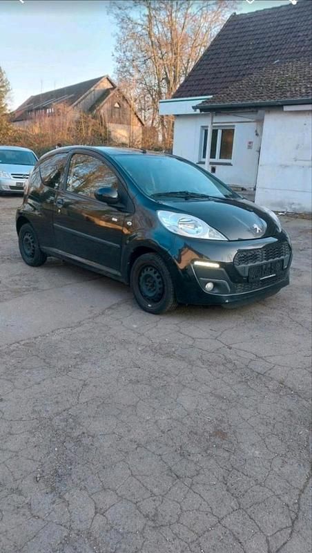 Gebraucht Peugeot 107 68 PS (50 kW) 2013 Schwarz Kleinwagen