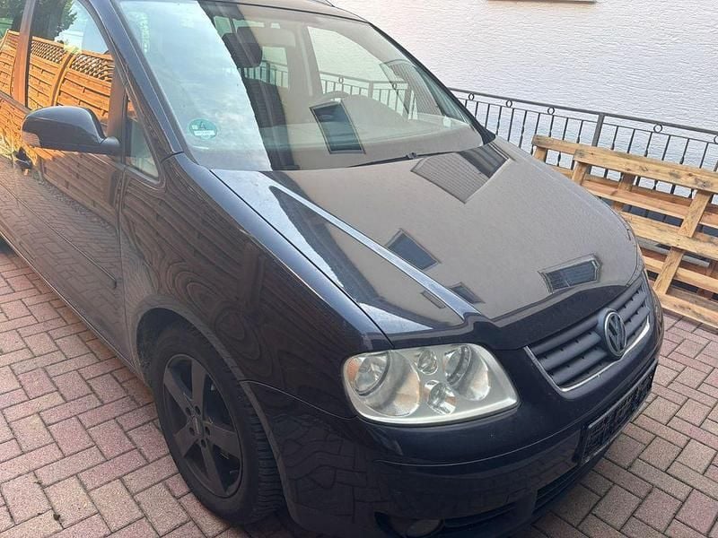 Schwarz Gebraucht 2005 VW Touran Trendline Van / Kleinbus | 2.500 € - Bild 1/4