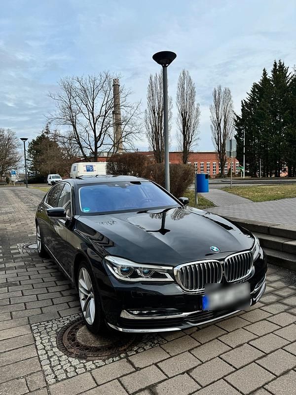 Gebraucht BMW 730 265 PS (194 kW) 2018 Schwarz Limousine