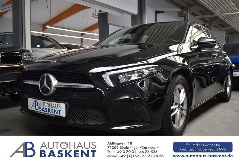 Schwarz Gebraucht 2019 Mercedes A180 Limousine | 18.350 € (Fairer Preis) - Bild 1/4