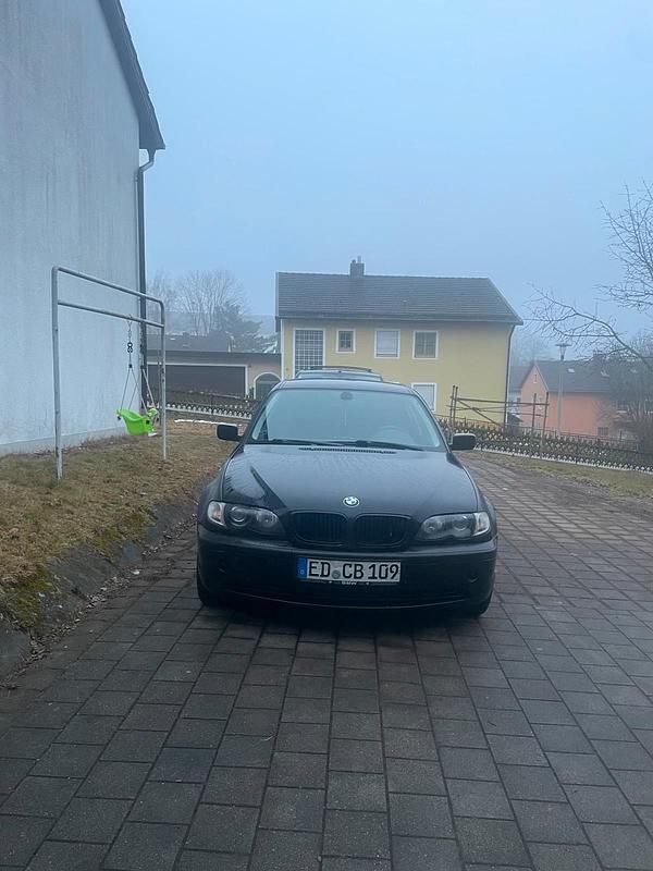 Gebraucht BMW 318 150 PS (110 kW) 2002 Schwarz Limousine