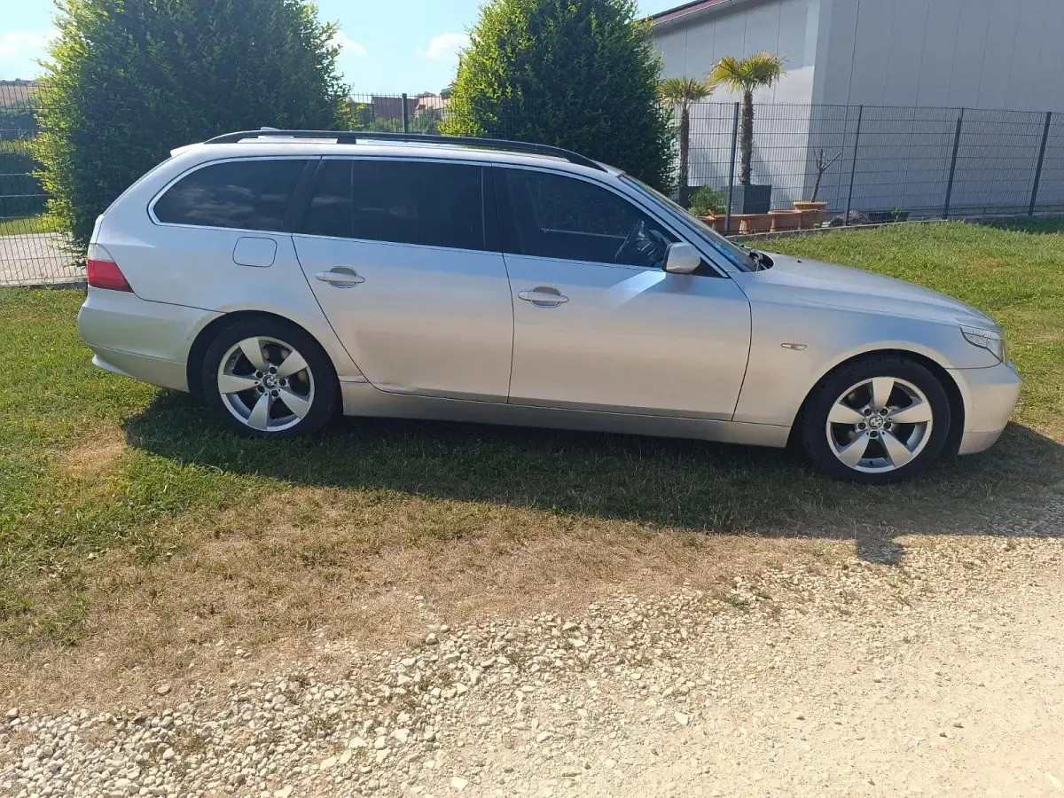 Gebraucht BMW 525 177 PS (130 kW) 2006 Silber Kombi