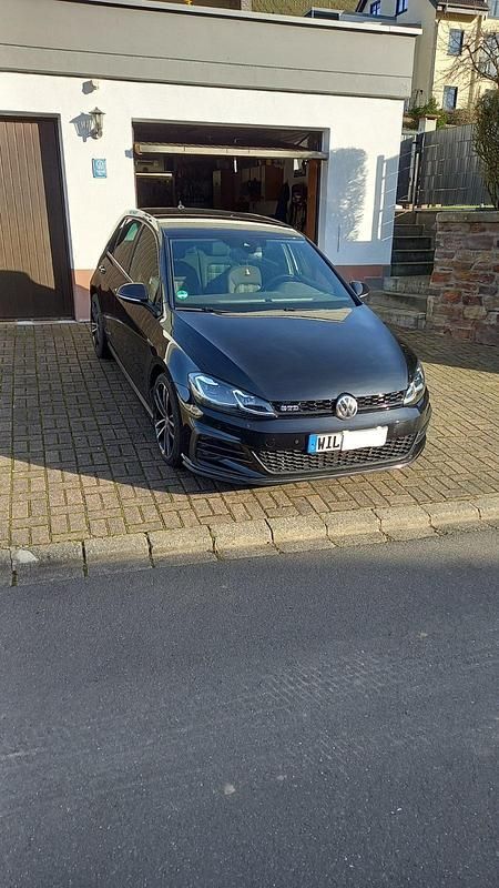 Schwarz Gebraucht 2018 VW Golf GTD Limousine | 18.999 € (Guter Preis) - Bild 1/4